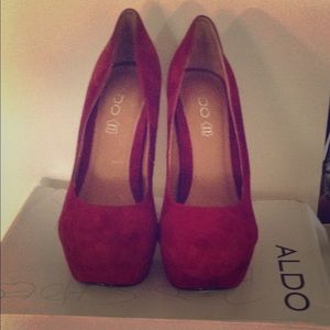 Platform burgundy shoes